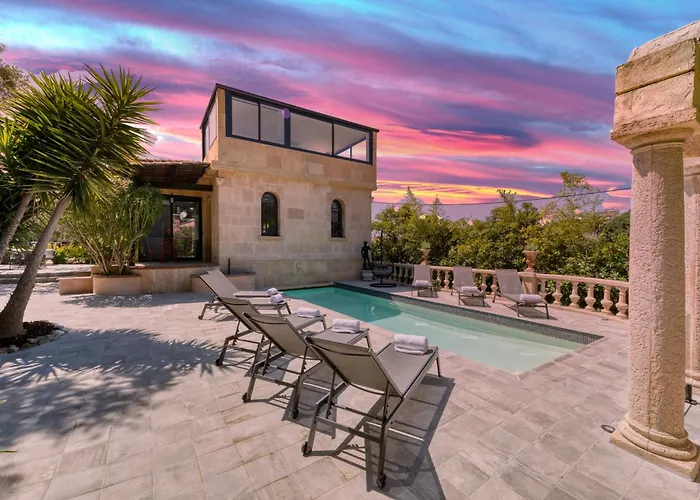 Villa Jaliel I Cannes French Riviera I 270m2 I Spa I 10 minutes du centre-ville I 12 personnes